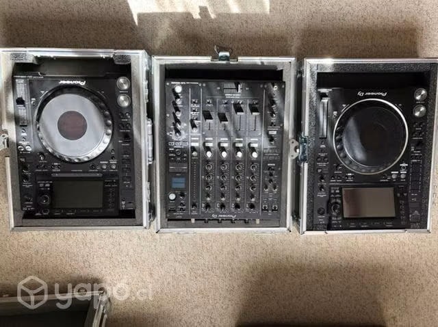 2 cdj 2000nxs + djm 900nxs2 + case