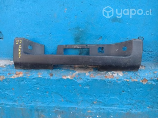 Moldura de parachoque tras Chevrolet Silverado 09