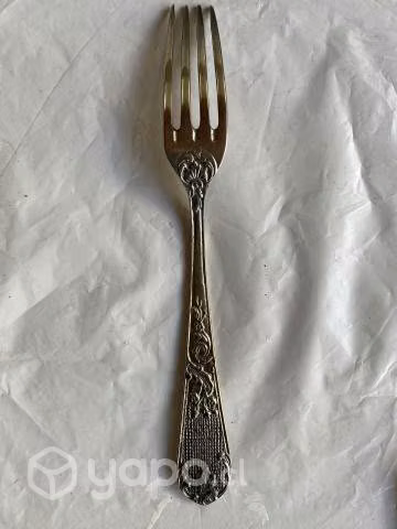Cubierto labrado antiguo