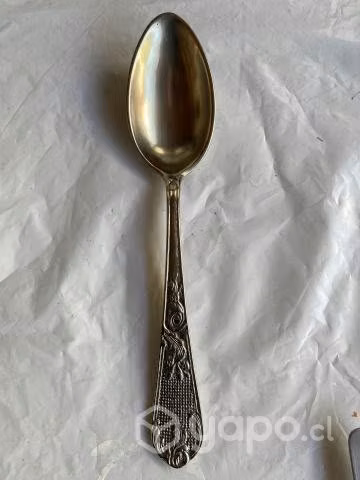 Cubierto labrado antiguo