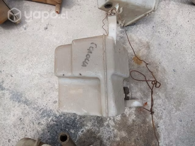 Toyota corolla deposito de agua limpiaparabrisas