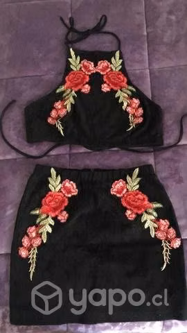 Traje plush con flores
