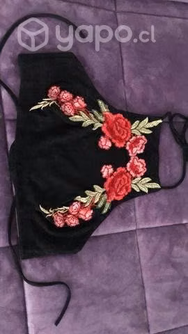 Traje plush con flores