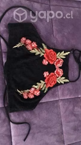 Traje plush con flores