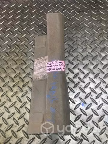Cubre zocalo tras der Nissan Xtrail 2002 a 2011