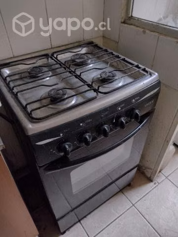Comedor , futon y cocina a gas