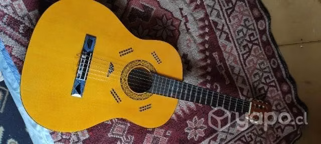Guitarra clásica marca Mercury