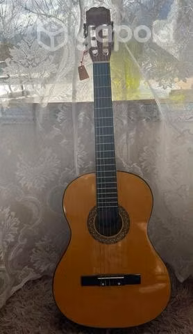 Guitarra acústica nueva