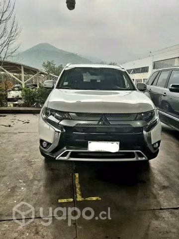 Mitsubishi outlander 2.4 4x4 4WD 2022 GLX - Imagen 3