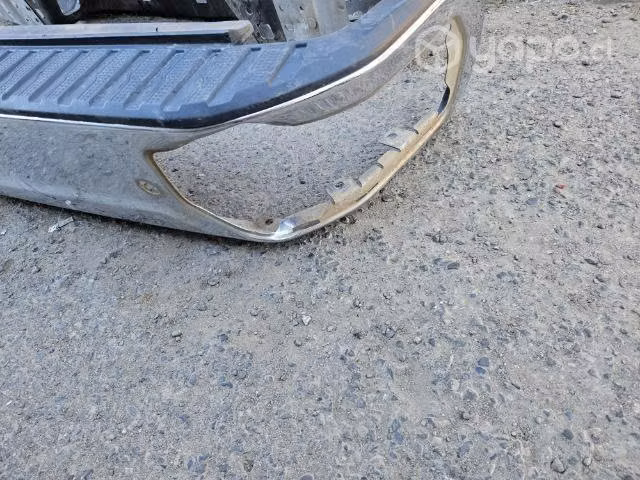 Parachoques trasero Silverado 2019 2022 detalle or