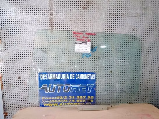 Vidrio pta tras izq alternativo Toyota Hilux 2007-