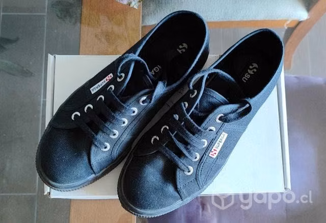 Zapatillas superga negras 30.000 (conversable)