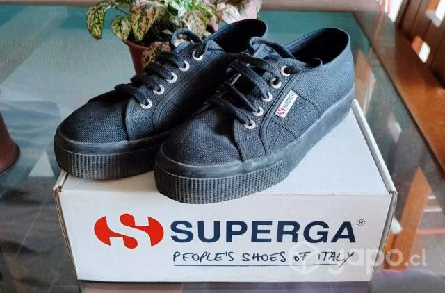 Zapatillas superga negras 30.000 (conversable)