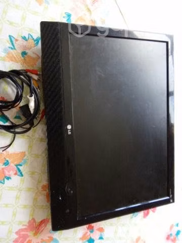 Monitor LG 22" sin control ni soporte