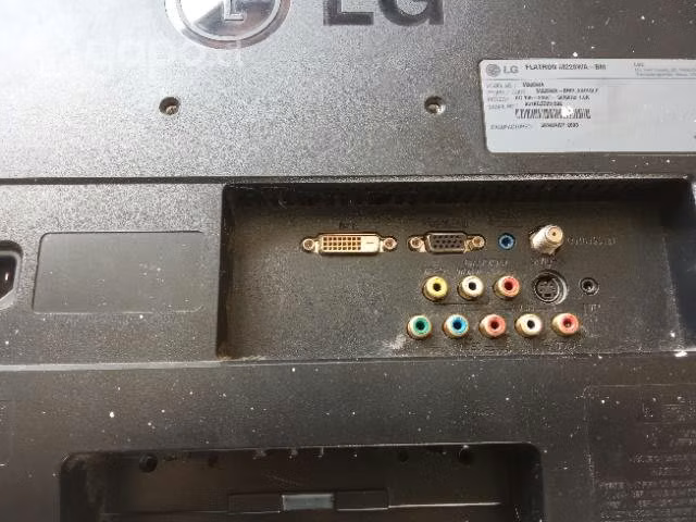 Monitor LG 22" sin control ni soporte
