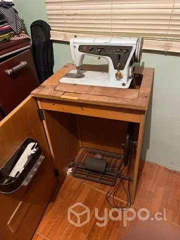 Máquina de coser modelo antiguo