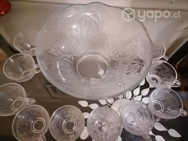 Ponchera, con díez tazas