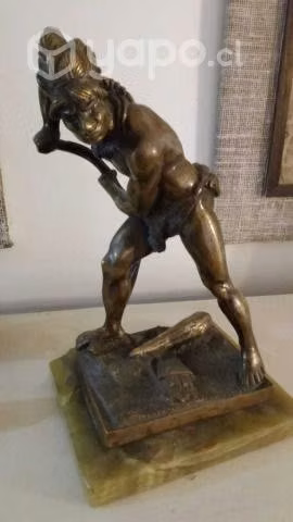 Estatua clásica de Caupolicán