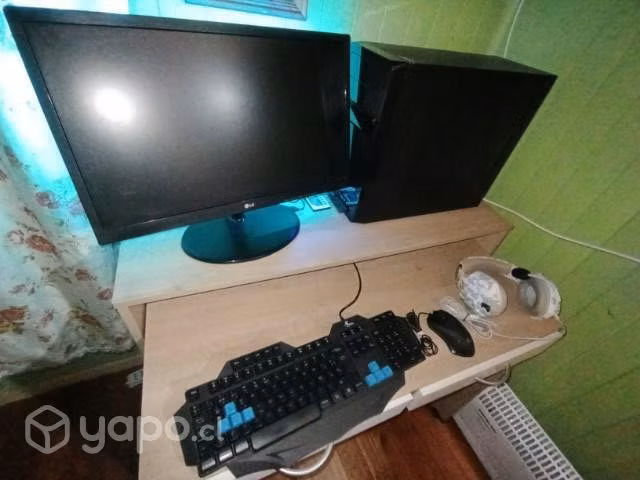 PC Usada con accesorios, precio negociable