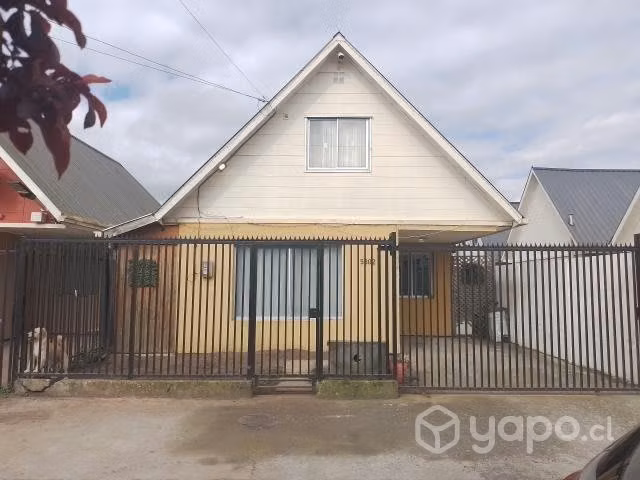Hermosa casa de dos pisos, 3 dormitorios dos baños