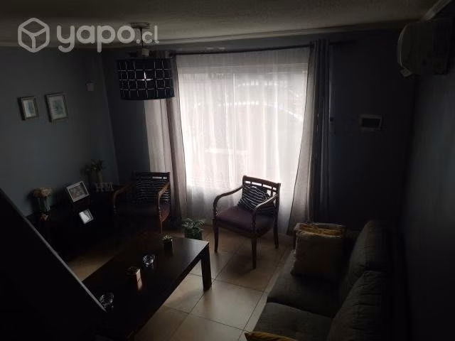Hermosa casa de dos pisos, 3 dormitorios dos baños