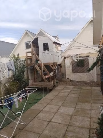 Hermosa casa de dos pisos, 3 dormitorios dos baños