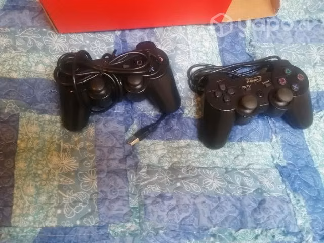 Teclado gamer + 2 controles de PlayStatio