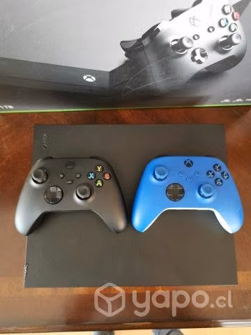 Xbox One X 1tb + 2 Joysticks - Imagen 3