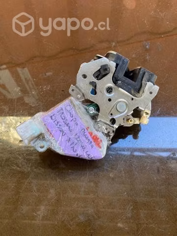 Chapa puerta trasera izquierda Nissan Xtrail 2011