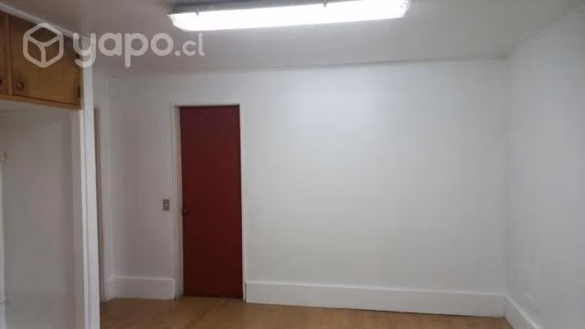 Arriendo oficina con baño privado - Imagen 4