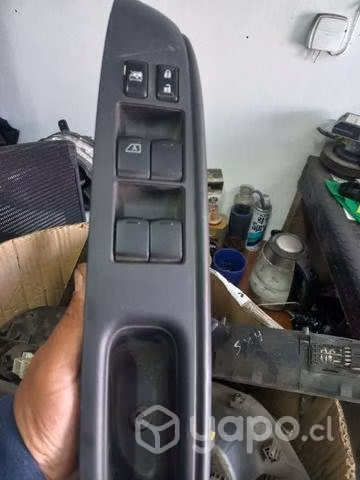 Comando de alza vidrios Nissan versa 2017
