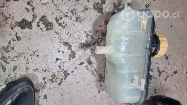 Deposito de agua nissan march 2020