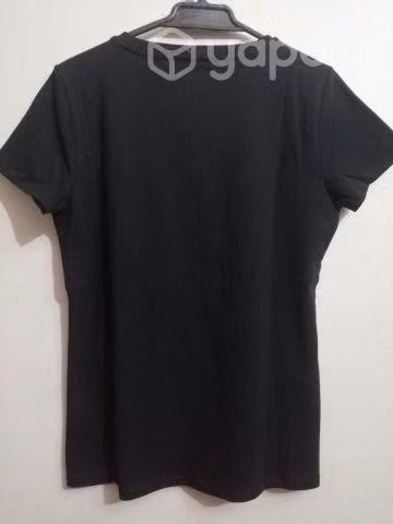 Polera Calvin Klein talla M - Imagen 2