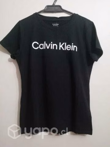 Polera Calvin Klein talla M