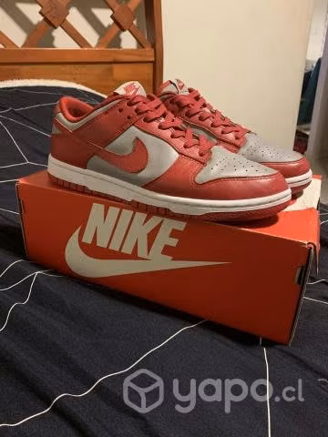 Dunks Retro Low Medium Grey Varsity Red - Imagen 5