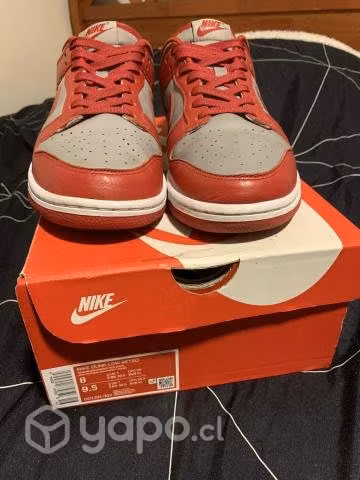 Dunks Retro Low Medium Grey Varsity Red - Imagen 3