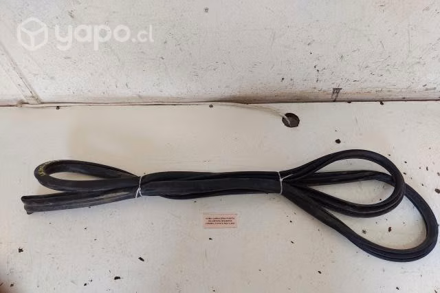 Goma Carroceria del izq (TRA001) Toyota rav 4