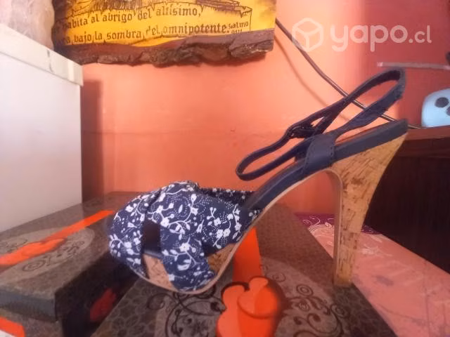 Zapatos nuevos a buen precio, consulte .