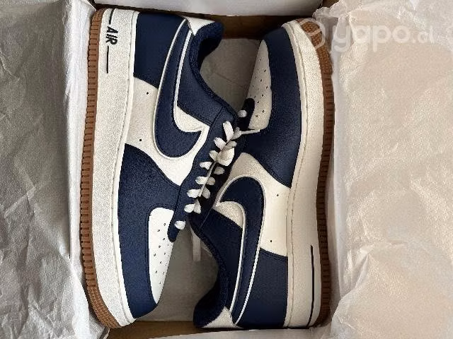 Nike Air Force 1 07 LV8