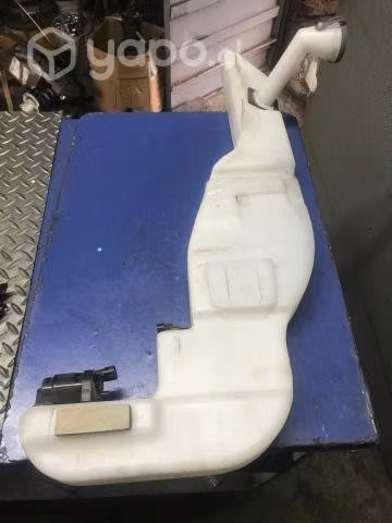 Deposito agua limpia parabrisas Nissan NP300 2018
