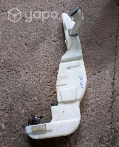 Deposito limpiaparabrisas nissan np300