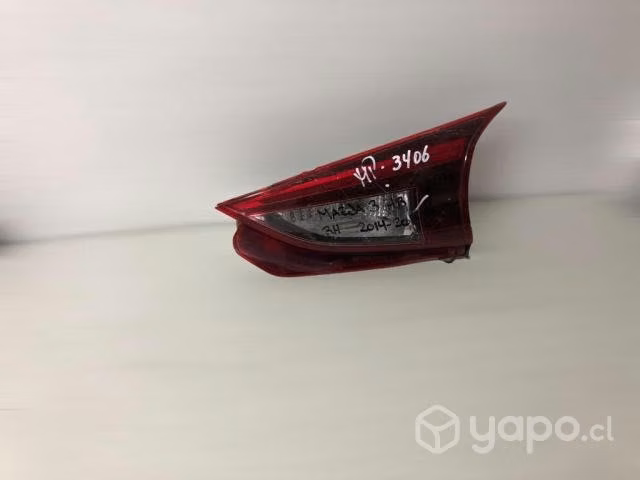 Foco maleta rh mazda 