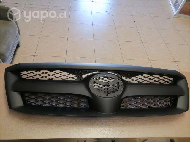 Mascara hilux + logo cromado toyota