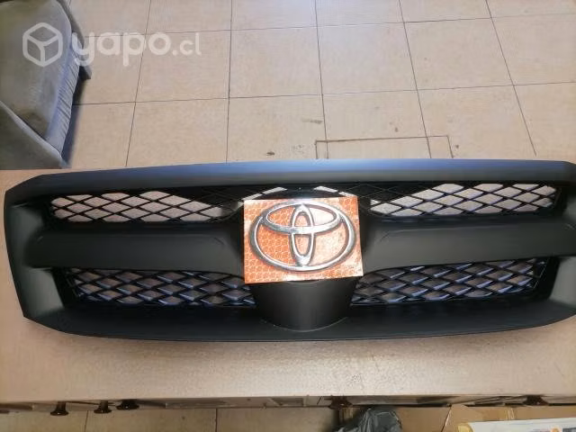Mascara hilux + logo cromado toyota
