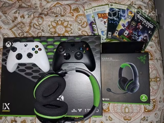 Xbox serie x + dos controles + audifonos