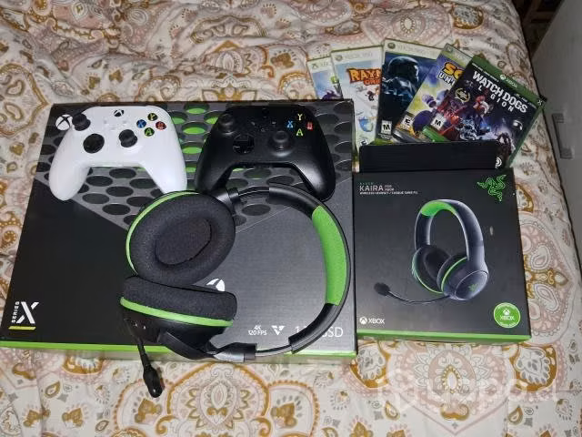 Xbox serie x + dos controles + audifonos