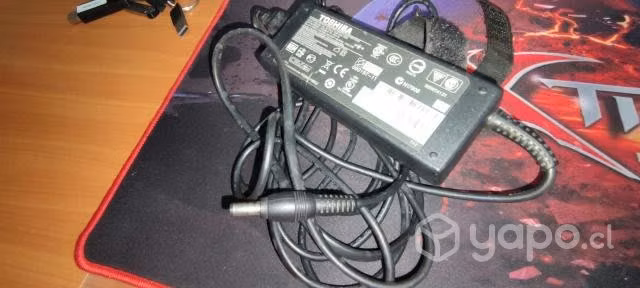 Cargador de notebook Toshiba - Imagen 3