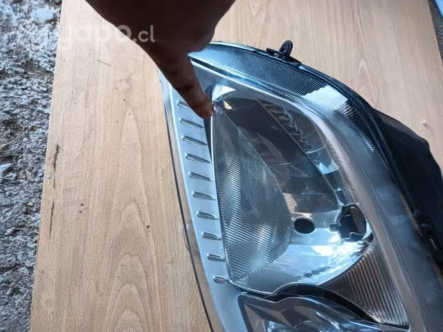 Óptico derecho usado con detalle Renault Logan