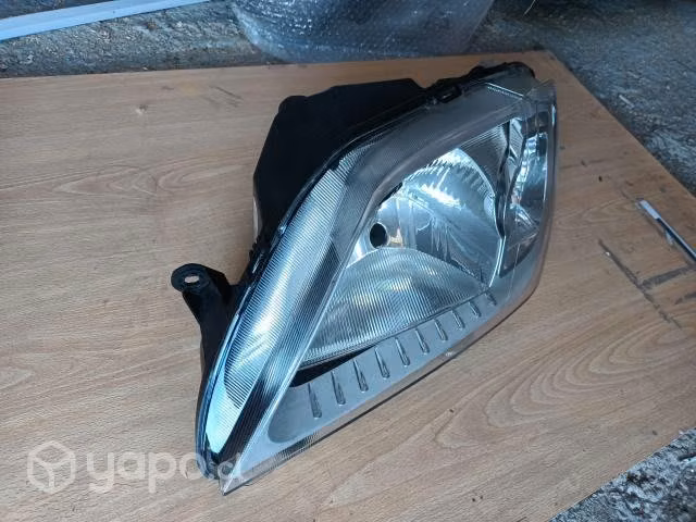 Óptico derecho usado con detalle Renault Logan