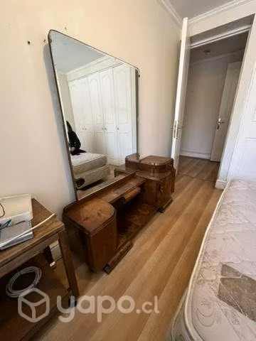 Mueble cosmetiquero más espejo estilo Art Decó